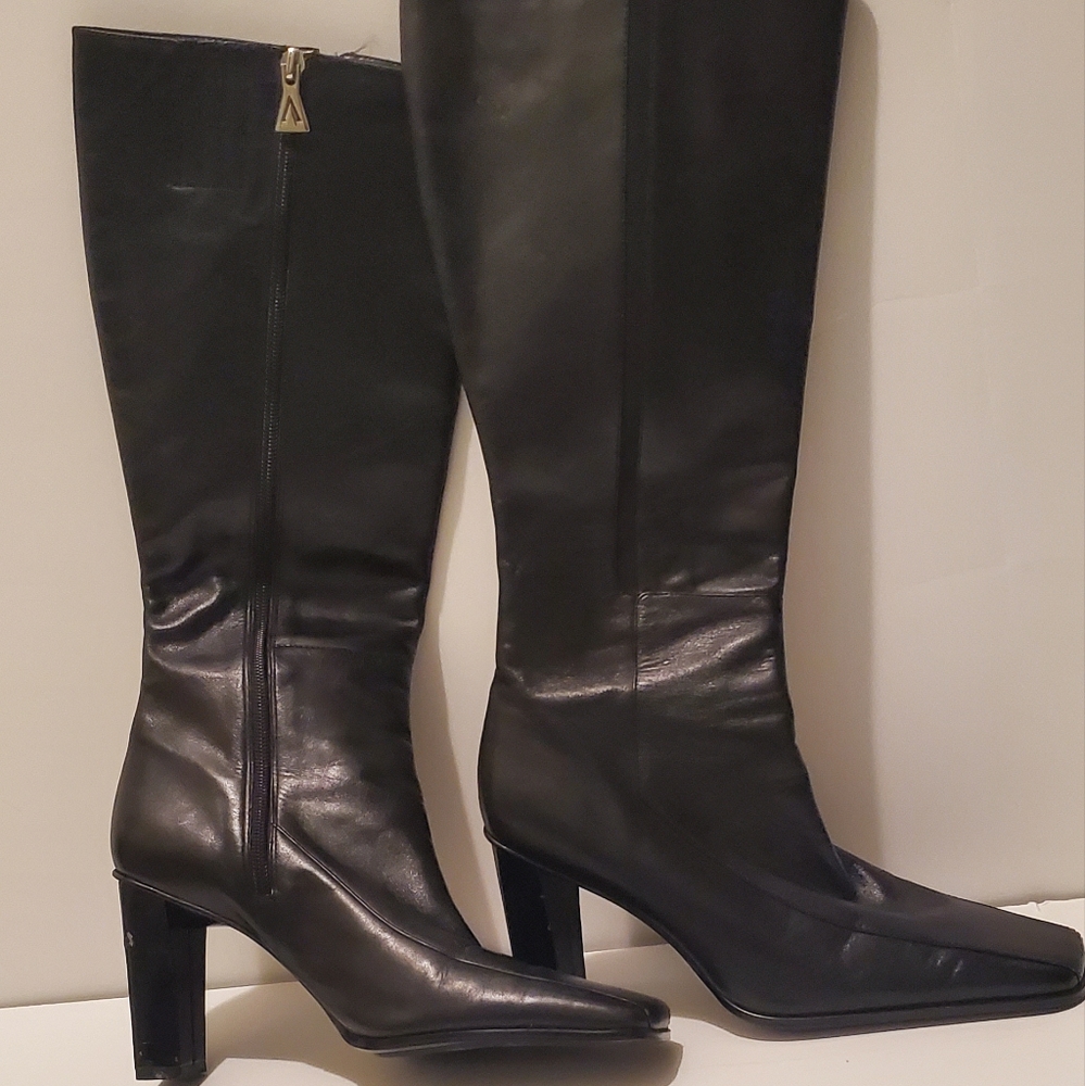 Black boots by ANNE KLEIN